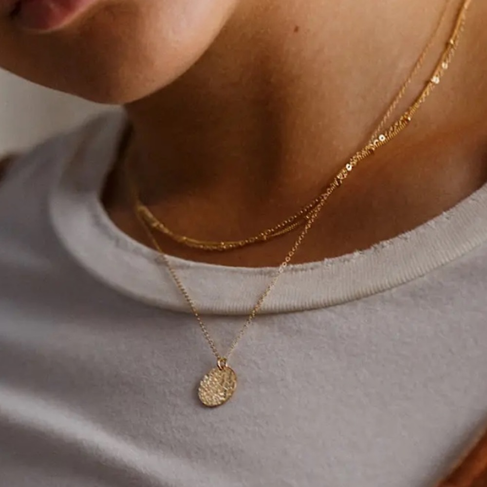 ⚜️𝟯𝟬%𝗢𝗙𝗙 𝗯𝘂𝗻𝗱𝗹𝗲𝘀 𝟯+⚜️ NEW Hammered Coin Stainless Steel Necklace - Picture 7 of 15